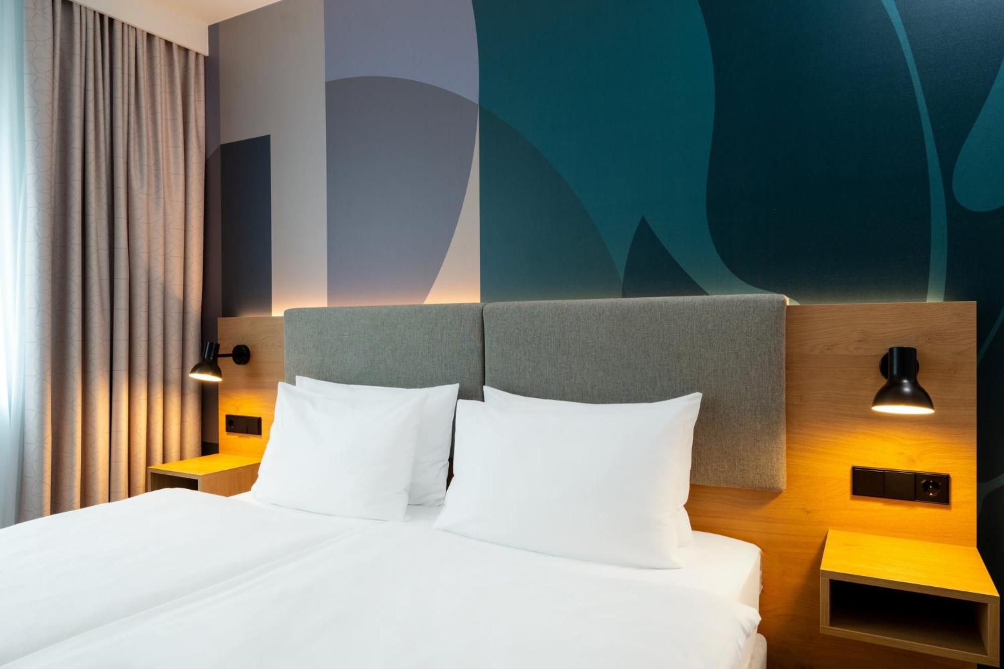 Hotel - Westpark By Ihg 4*